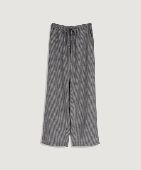 Pantalon à rayures et cravate