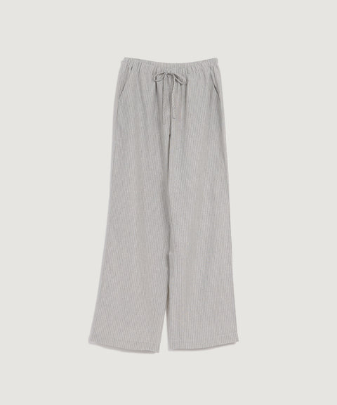 Pantalon à rayures et cravate