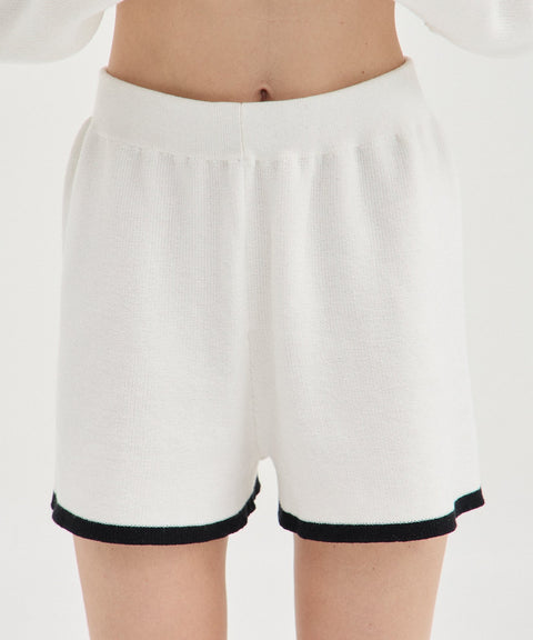Short en tricot contrasté